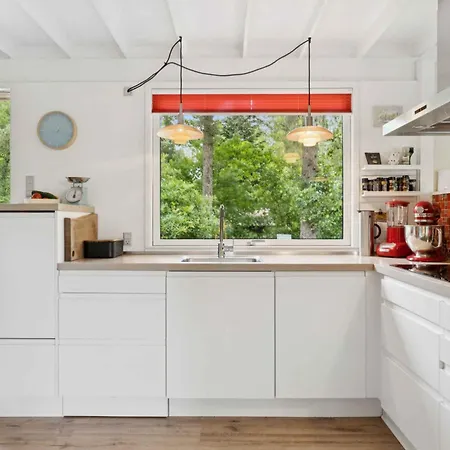 Дом отдыха Renovated Gem With View And Sunny Terraces