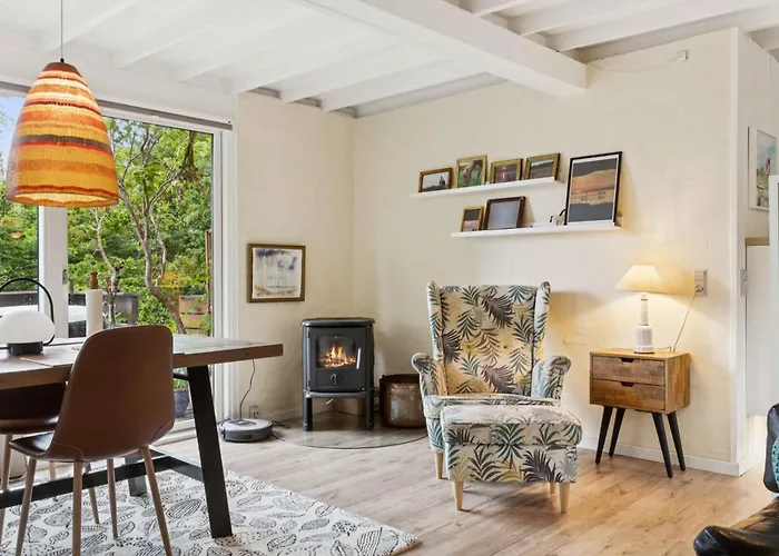 Дом отдыха Renovated Gem With View And Sunny Terraces