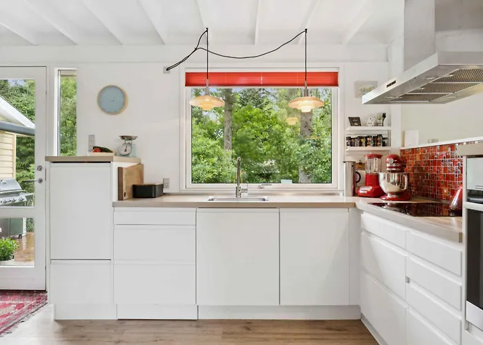 Дом отдыха Renovated Gem With View And Sunny Terraces